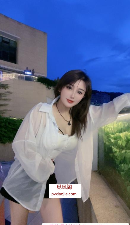 梅花园舌吻御姐