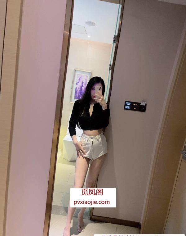 肤白撩人颜值老师