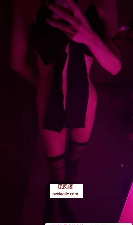 很哇塞的小妹子