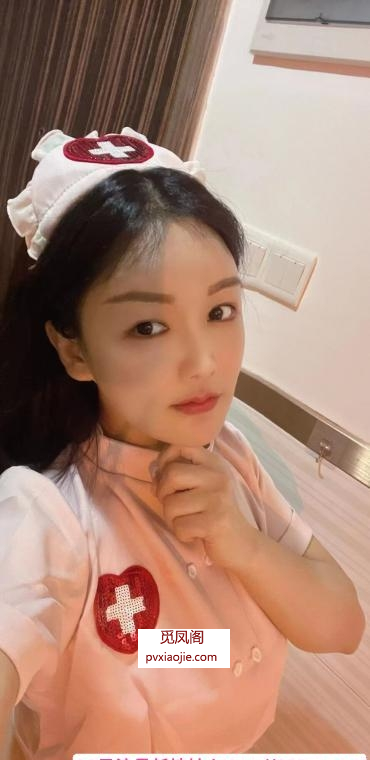 肤白腰细长腿依依